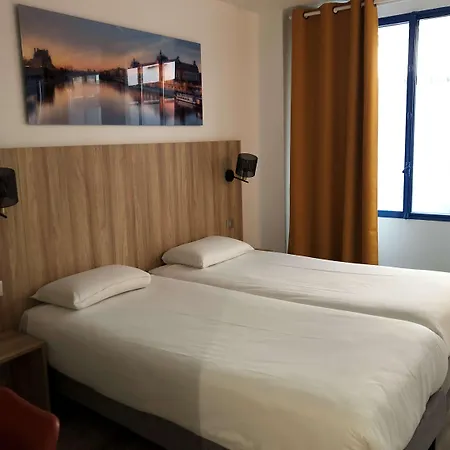 Hotel Kyriad 10 - Canal Saint Martin - République Parigi