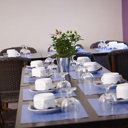 Kyriad 10 - Canal Saint Martin - Republique 3*