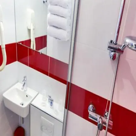 Hotell Kyriad 10 - Canal Saint Martin - Republique