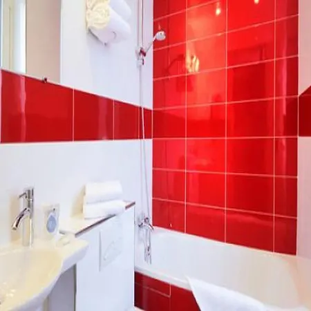 Hotell Kyriad 10 - Canal Saint Martin - Republique 3*
