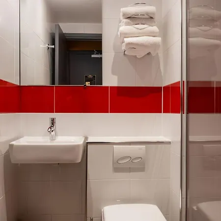 Kyriad 10 - Canal Saint Martin - Republique Hotel
