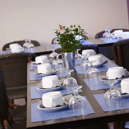 Hotel Kyriad 10 - Canal Saint Martin - Republique Paris