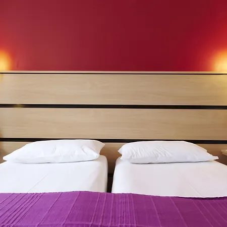 Otel Kyriad 10 - Canal Saint Martin - Republique 3*