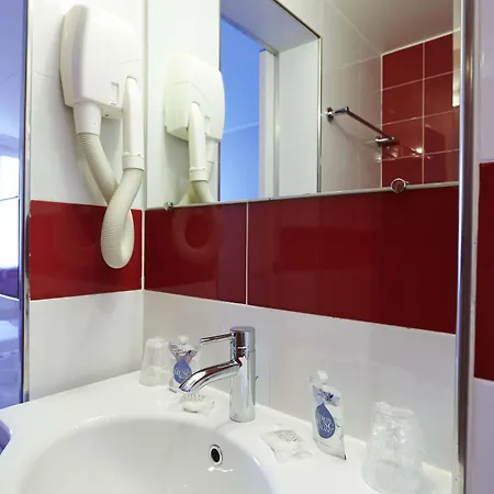 Hotel Kyriad 10 - Canal Saint Martin - Republique Paris