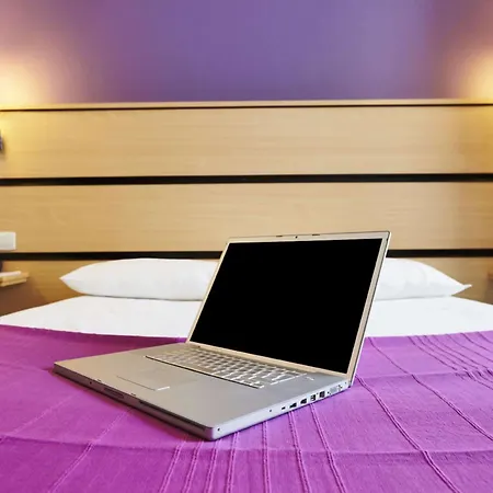 Kyriad 10 - Canal Saint Martin - Republique Paris