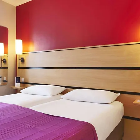 Kyriad 10 - Canal Saint Martin - Republique 3*