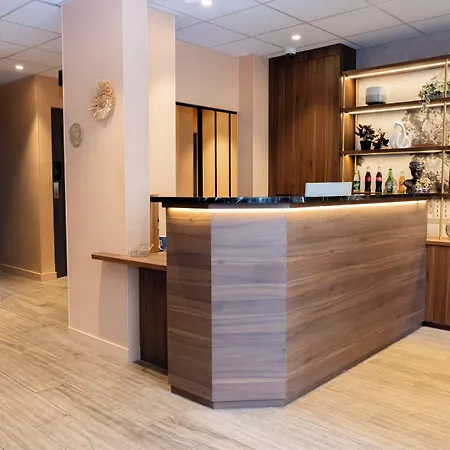 Kyriad 10 - Canal Saint Martin - Republique Hotel 3*