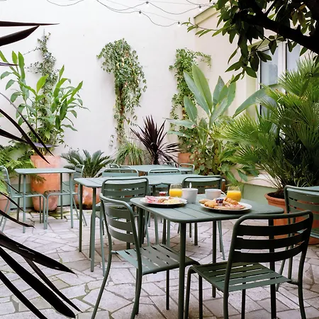 Kyriad 10 - Canal Saint Martin - Republique Hotel 3*