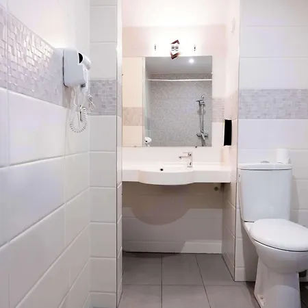 Kyriad 10 - Canal Saint Martin - Republique Otel Paris