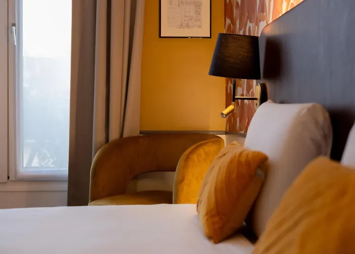 Kyriad 10 - Canal Saint Martin - Republique Hotel