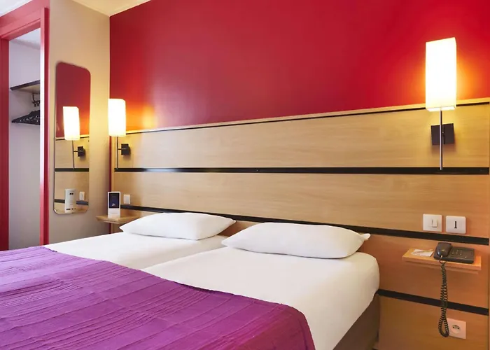 Kyriad 10 - Canal Saint Martin - Republique 3*