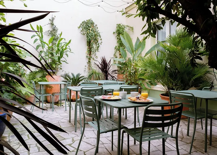 Kyriad 10 - Canal Saint Martin - Republique Hotel 3*