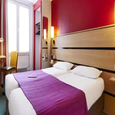 Kyriad 10 - Canal Saint Martin - République Hotel París
