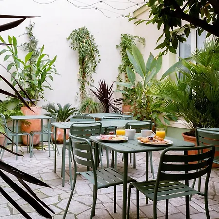 Kyriad 10 - Canal Saint Martin - République Hotel 3*