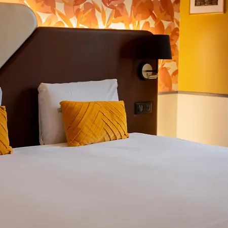 Kyriad 10 - Canal Saint Martin - République Hotel 3*