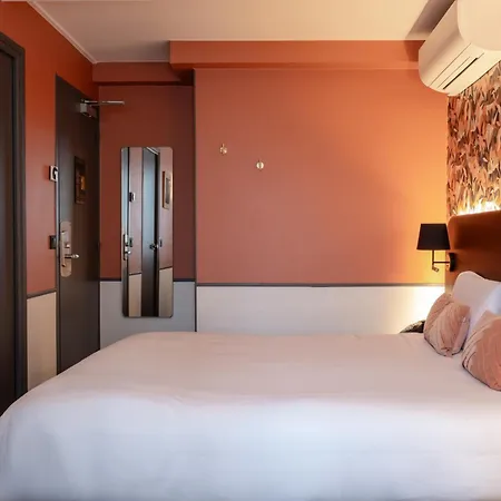 Kyriad 10 - Canal Saint Martin - République Hotel París