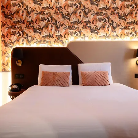 Kyriad 10 - Canal Saint Martin - République Hotel 3*