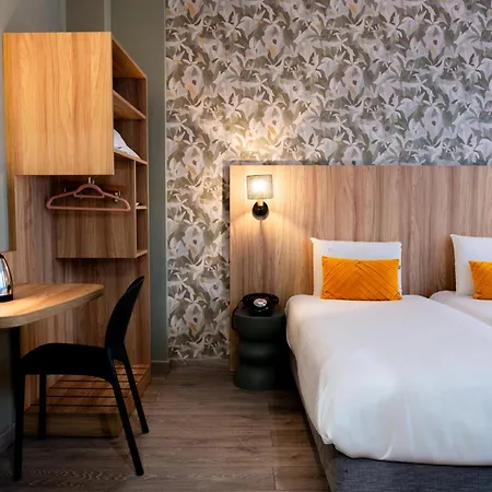 Kyriad 10 - Canal Saint Martin - République Hotel París